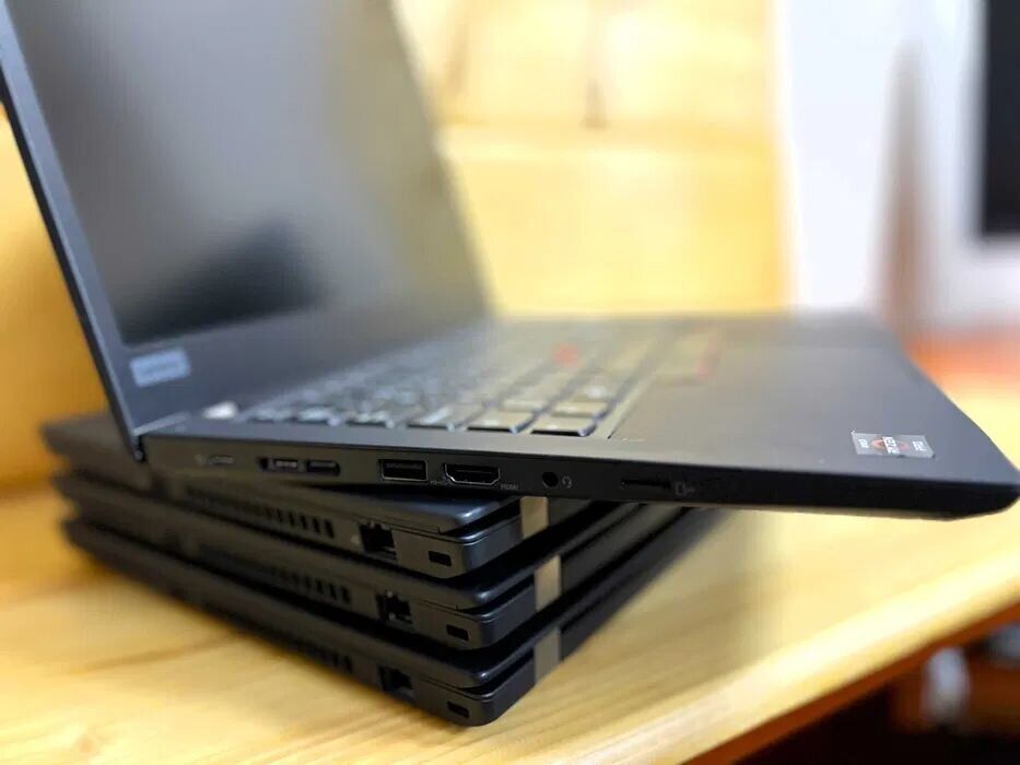 Ноутбук Lenovo ThinkPad T495 / 14" (1920x1080) IPS / AMD Ryzen 5 PRO 3500U (4 (8) ядра по 2.1 - 3.7 GHz) / 16 GB DDR4 / 256 GB SSD M.2 / AMD Radeon RX Vega 8 Graphics / WebCam - Зображення 3