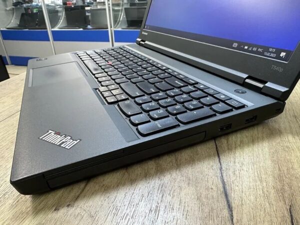 Ноутбук Lenovo ThinkPad T540p / 15.6" (1920x1080) TN / Intel Core i7-4810MQ (4 (8) ядра по 2.8 - 3.8 GHz) / 8 GB DDR3 / 256 GB SSD / nVidia GeForce GT 730M, 1 GB GDDR3, 64-bit / WebCam / HDMI - Зображення 5