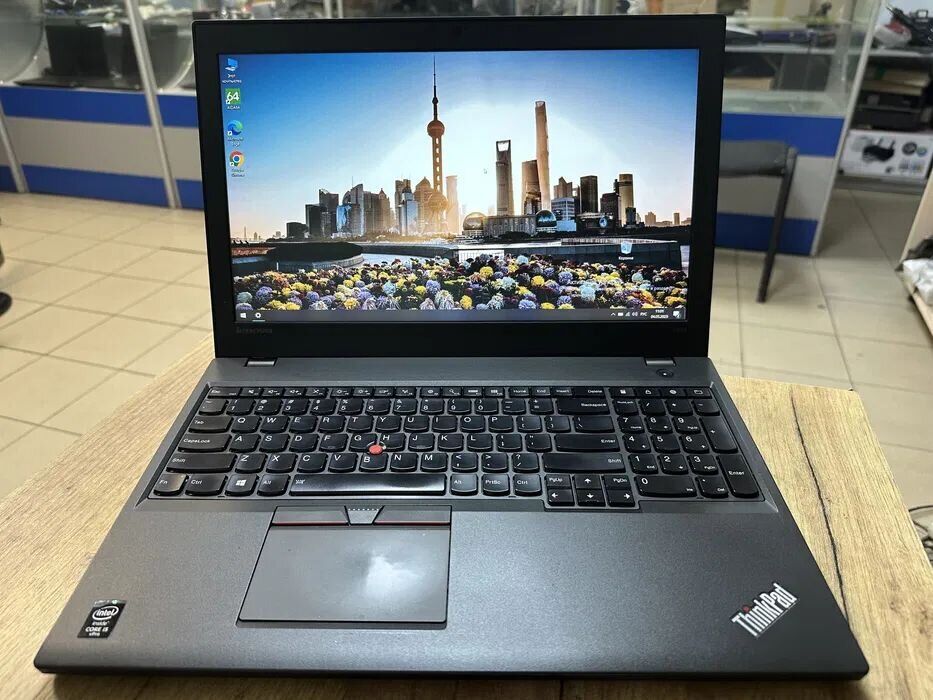 Ноутбук Lenovo ThinkPad T550 / 15.6" (1920x1080) TN / Intel Core i5-5300U (2 (4) ядра по 2.3 - 2.9 GHz) / 8 GB DDR3 / 500 GB HDD / Intel HD Graphics 5500 / WebCam - Зображення 2