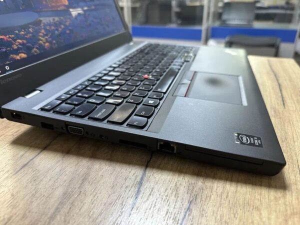 Ноутбук Lenovo ThinkPad T550 / 15.6" (1920x1080) TN / Intel Core i5-5300U (2 (4) ядра по 2.3 - 2.9 GHz) / 8 GB DDR3 / 500 GB HDD / Intel HD Graphics 5500 / WebCam - Зображення 4