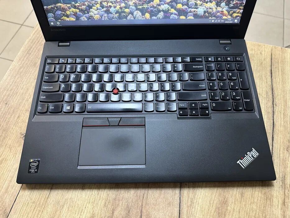 Ноутбук Lenovo ThinkPad T550 / 15.6" (1920x1080) TN / Intel Core i5-5300U (2 (4) ядра по 2.3 - 2.9 GHz) / 8 GB DDR3 / 500 GB HDD / Intel HD Graphics 5500 / WebCam - Зображення 3