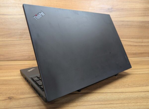 Ноутбук Lenovo ThinkPad T560 / 15.6" (1366x768) TN / Intel Core i5-6300U (2 (4) ядра по 2.4 - 3.0 GHz) / 8 GB DDR3 / 240 GB SSD / Intel HD Graphics 520 / WebCam / Windows 10 - Зображення 6