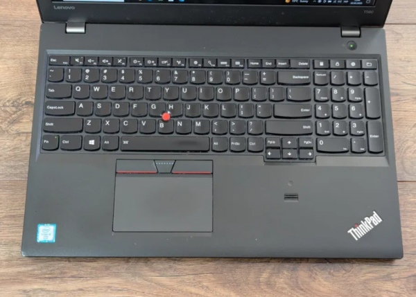 Ноутбук Б-клас Lenovo ThinkPad T560 / 15.6" (1920x1080) IPS / Intel Core i5-6300U (2 (4) ядра по 2.4 - 3.0 GHz) / 16 GB DDR3 / 128 GB SSD / Intel HD Graphics 520 / WebCam / HDMI - Зображення 3