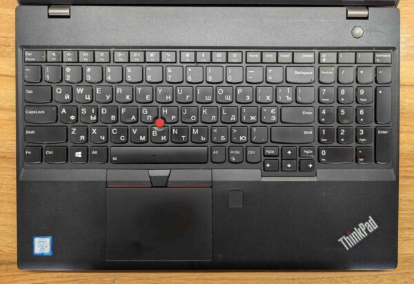 Ноутбук Lenovo ThinkPad T570 / 15.6" (1920x1080) IPS / Intel Core i7-6600U (2 (4) ядра по 2.6 - 3.4 GHz) / 8 GB DDR4 / 240 GB SSD / Intel HD Graphics 520 / WebCam / Fingerprint / Windows 10 - Зображення 3