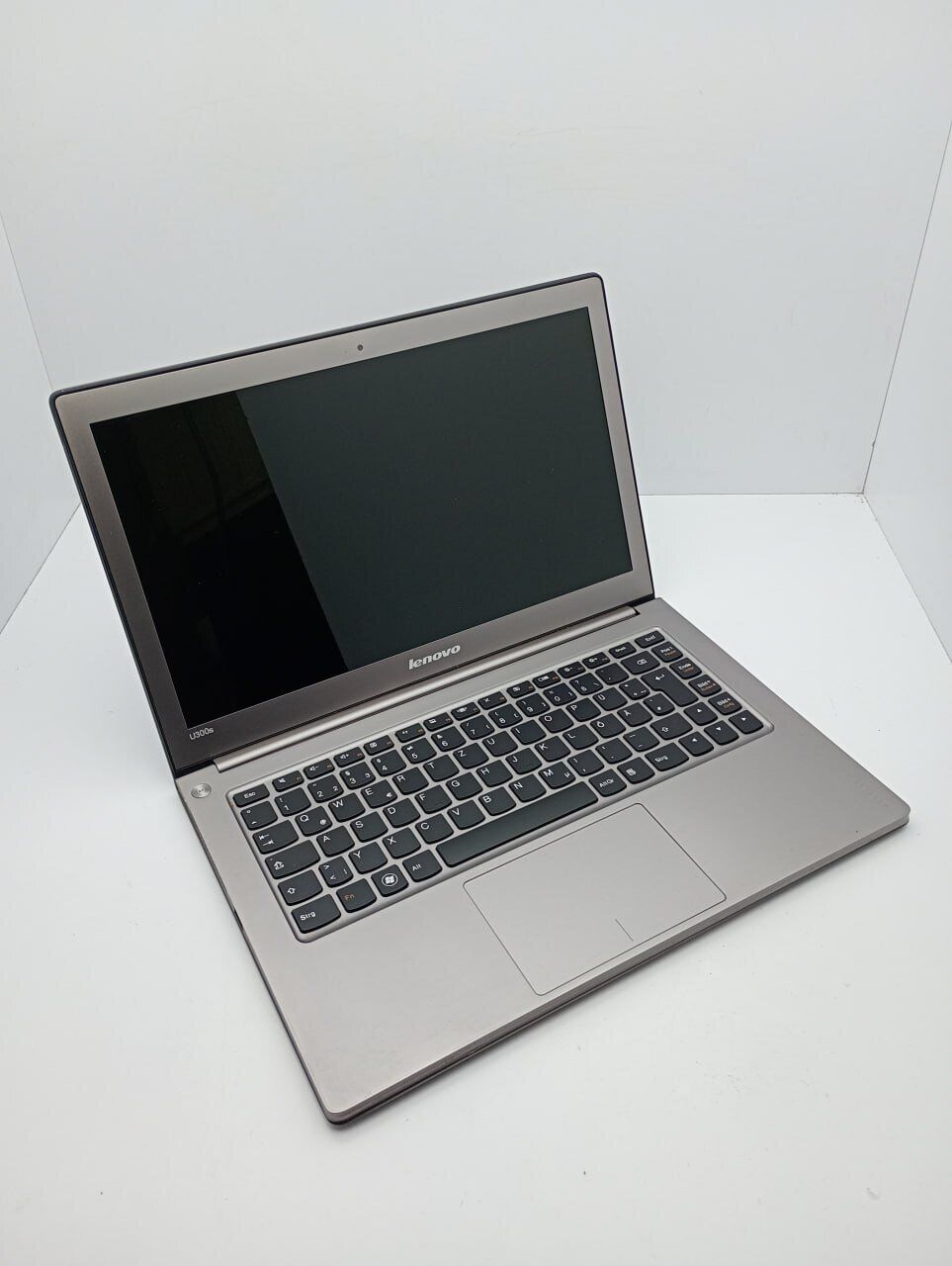 Ноутбук Lenovo U300s / 13.3'' (1366х768) TN / Intel Core i7-2677M (2 (4) ядра по 1.8 - 2.9 GHz) / 4 GB DDR3 / 240 GB SSD / Intel HD Graphics 3000 / WebCam - Зображення 5