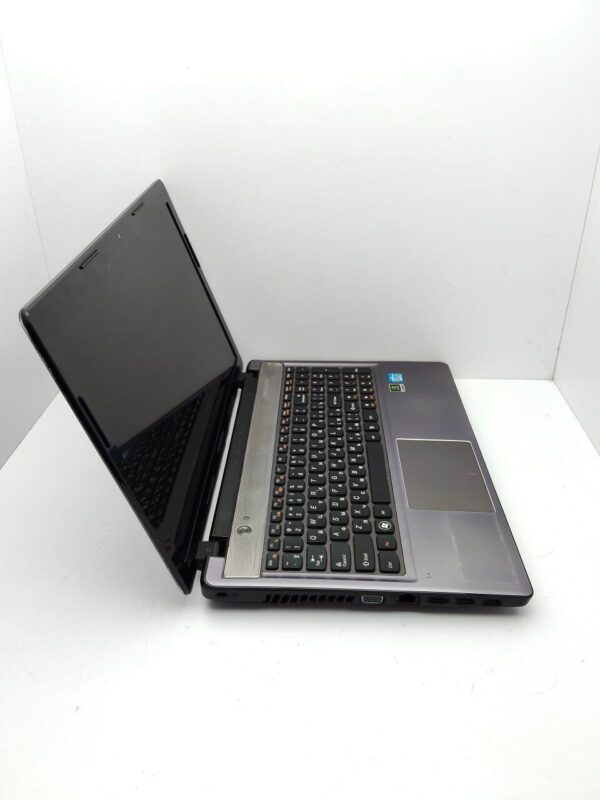 Ноутбук Lenovo Z580 / 15" (1366x768) TN / Intel Core i3-3110M (2 (4) ядра по 2.4 GHz) / 6 GB DDR3 / 640 GB HDD / nVidia GeForce GT 630, 1 GB DDR3, 128-bit / WebCam - Зображення 5