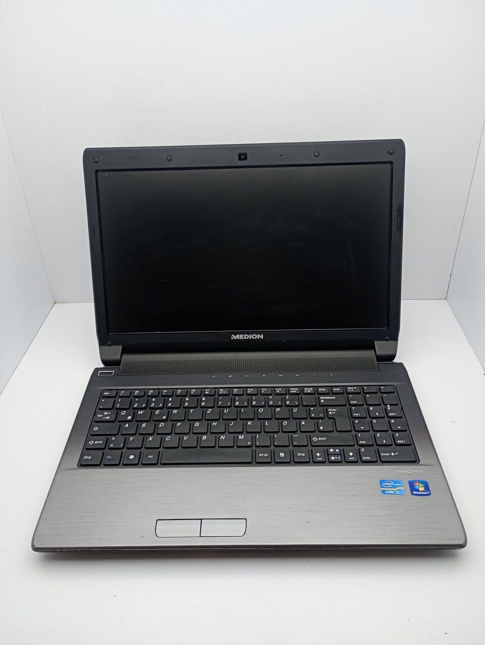 Ноутбук Medion Akoya 156 / 15.6" (1366x768) TN / Intel Core i3-2350M (2 (4) ядра по 2.3 GHz) / 6 GB DDR3 / 500 GB HDD / Intel HD Graphics 3000 / WebCam - Зображення 2
