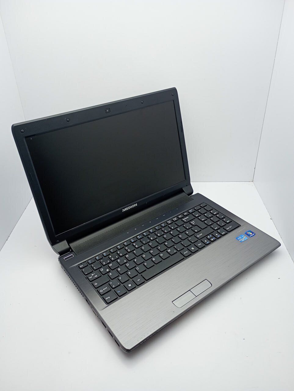 Ноутбук Medion Akoya 156 / 15.6" (1366x768) TN / Intel Core i3-2350M (2 (4) ядра по 2.3 GHz) / 6 GB DDR3 / 500 GB HDD / Intel HD Graphics 3000 / WebCam - Зображення 5