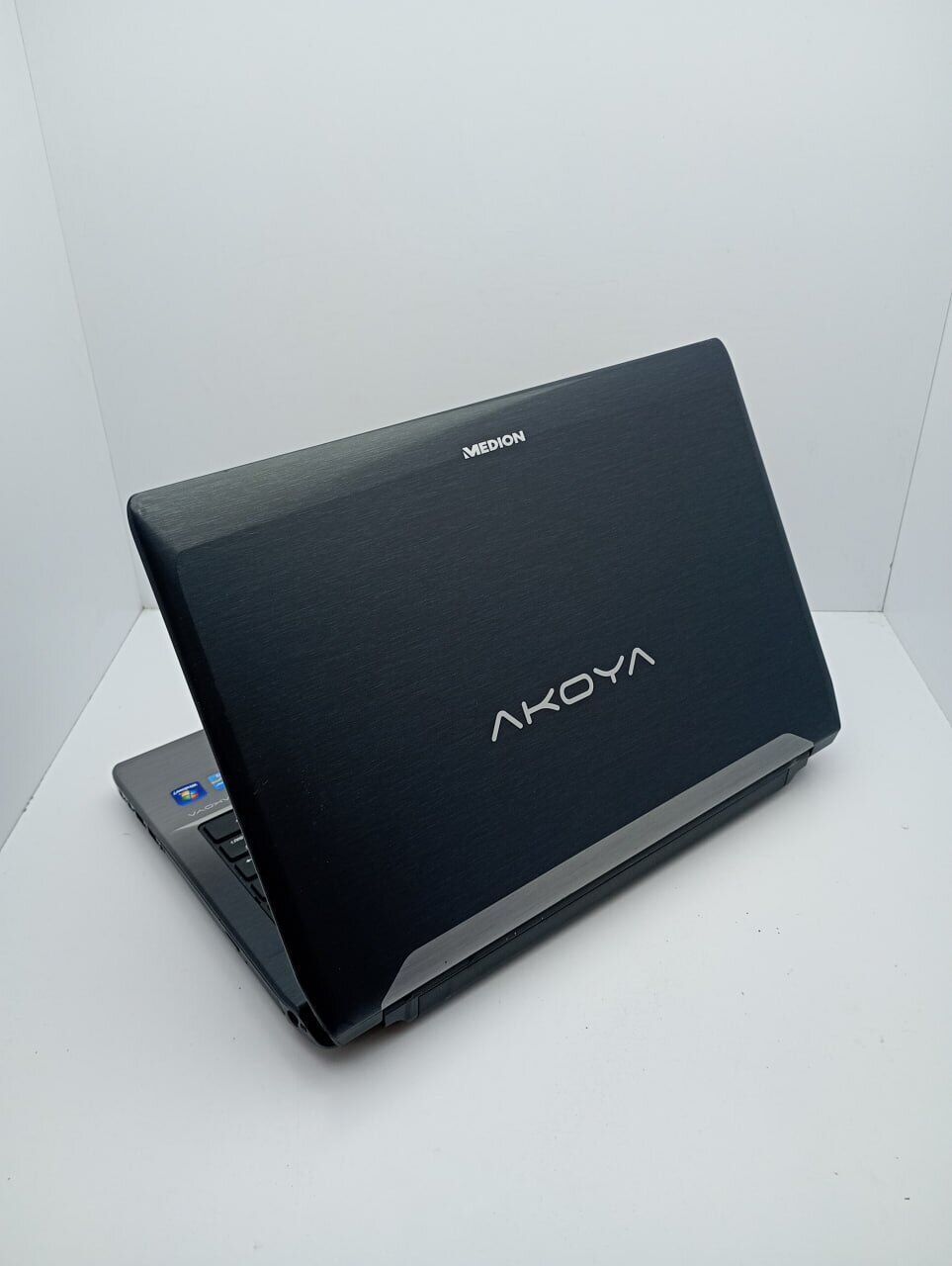 Ноутбук Medion Akoya 156 / 15.6" (1366x768) TN / Intel Core i3-2350M (2 (4) ядра по 2.3 GHz) / 6 GB DDR3 / 500 GB HDD / Intel HD Graphics 3000 / WebCam - Зображення 7