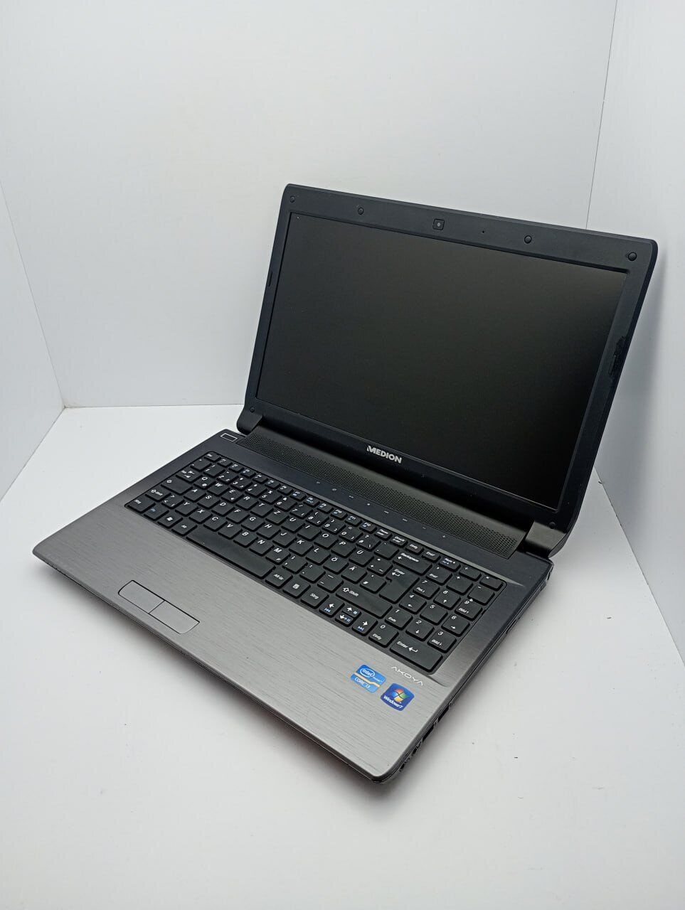 Ноутбук Medion Akoya 156 / 15.6" (1366x768) TN / Intel Core i3-2350M (2 (4) ядра по 2.3 GHz) / 6 GB DDR3 / 500 GB HDD / Intel HD Graphics 3000 / WebCam - Зображення 6