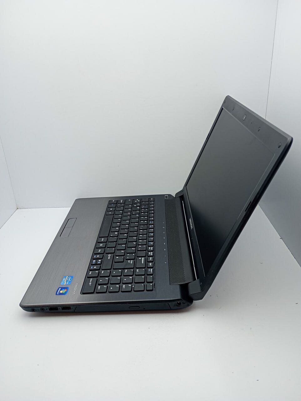 Ноутбук Medion Akoya 156 / 15.6" (1366x768) TN / Intel Core i3-2350M (2 (4) ядра по 2.3 GHz) / 6 GB DDR3 / 500 GB HDD / Intel HD Graphics 3000 / WebCam - Зображення 4