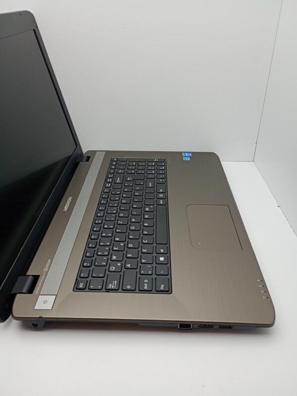 Ноутбук Medion Akoya / 17.3" (1600x900) TN / Intel Celeron N2930 (4 (4) ядра по 2.16 GHz) / 8 GB DDR3 / 320 GB HDD / Intel HD Graphics / WebCam / HDMI / Акб відсутня - Зображення 3