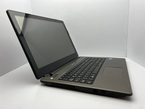 Ноутбук Medion Akoya 6240T / 15.6" (1366x768) TN Touch / Intel Celeron N2920 (4 ядра по 1.86 - 2.0 GHz) / 4 GB DDR3 / 128 GB SSD / Intel HD Graphics / WebCam / АКБ не тримає - Зображення 3