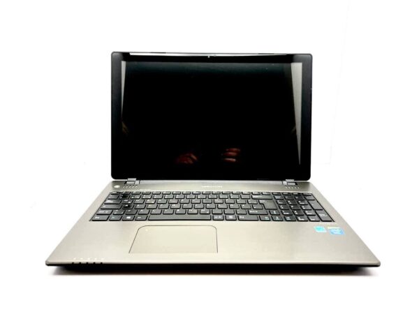 Ноутбук Medion Akoya 6240T / 15.6" (1366x768) TN Touch / Intel Celeron N2920 (4 ядра по 1.86 - 2.0 GHz) / 4 GB DDR3 / 128 GB SSD / Intel HD Graphics / WebCam / АКБ не тримає - Зображення 2