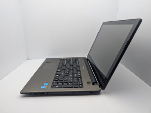 Ноутбук Medion Akoya 6240T / 15.6" (1366x768) TN / Intel Celeron N2920 (4 ядра по 1.86 - 2.0 GHz) / 4 GB DDR3 / 128 GB SSD / Intel HD Graphics / WebCam / АКБ не тримає - Зображення 6