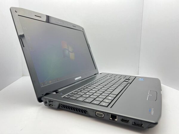Ноутбук Medion Akoya E6214 / 15.6" (1366x768) TN / Intel Core i3-330M (2 (4) ядра по 2.13 GHz) / 4 GB DDR3 / 500 GB HDD / Intel HD Graphics / WebCam - Зображення 3