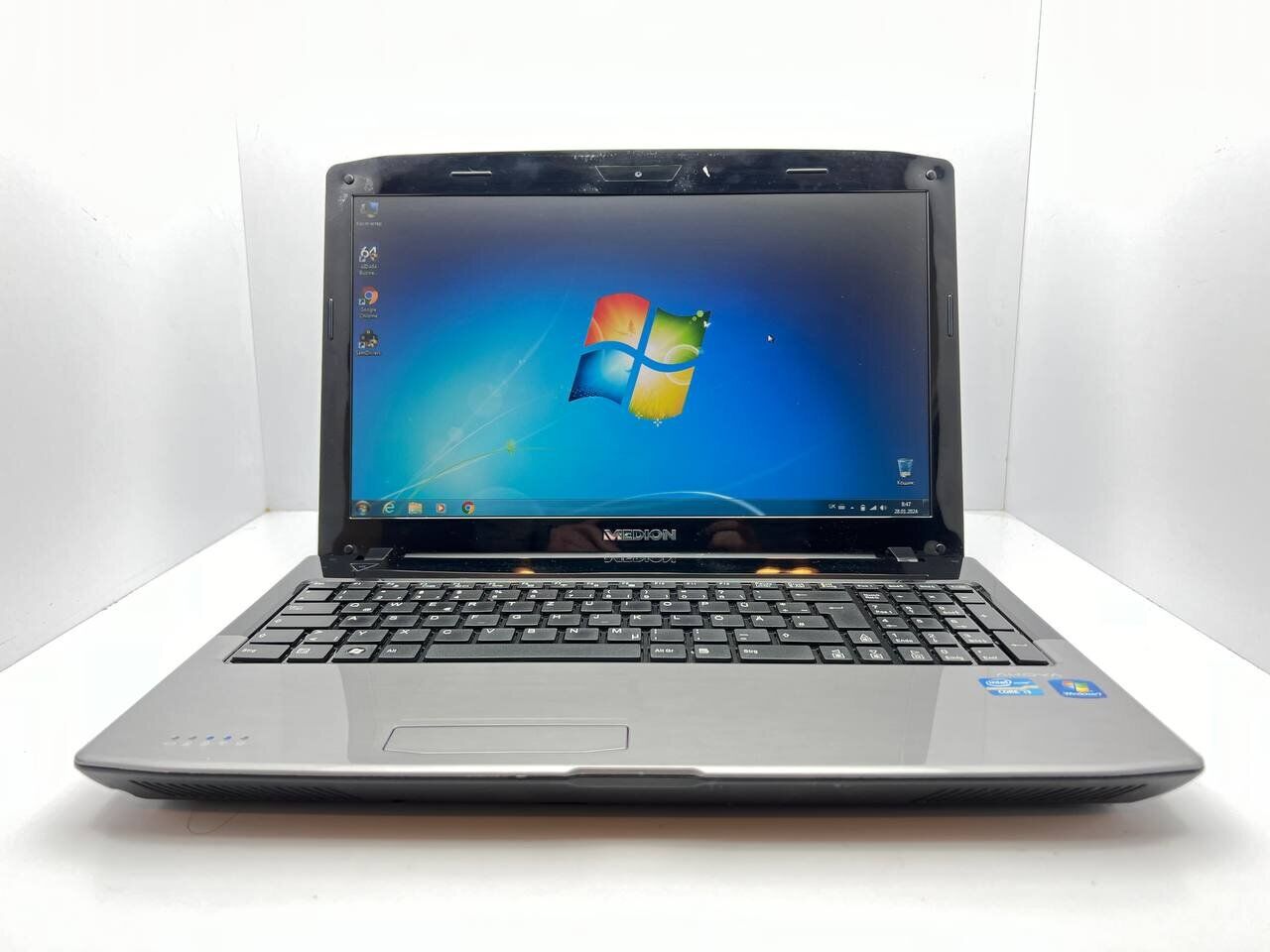 Ноутбук Medion Akoya E6226 / 15.6" (1366x768) TN / Intel Core i3-2310M (2 (4) ядра по 2.4 GHz) / 4 GB DDR3 / 750 GB HDD / Intel HD Graphics 3000 / WebCam - Зображення 2