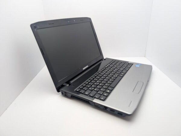 Ноутбук Medion Akoya E6226 / 15.6" (1366x768) TN / Intel Core i3-2310M (2 (4) ядра по 2.4 GHz) / 6 GB DDR3 / 750 GB HDD / Intel HD Graphics 3000 / WebCam - Зображення 3