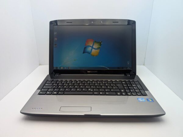 Ноутбук Medion Akoya E6226 / 15.6" (1366x768) TN / Intel Core i3-2310M (2 (4) ядра по 2.4 GHz) / 6 GB DDR3 / 750 GB HDD / Intel HD Graphics 3000 / WebCam - Зображення 2