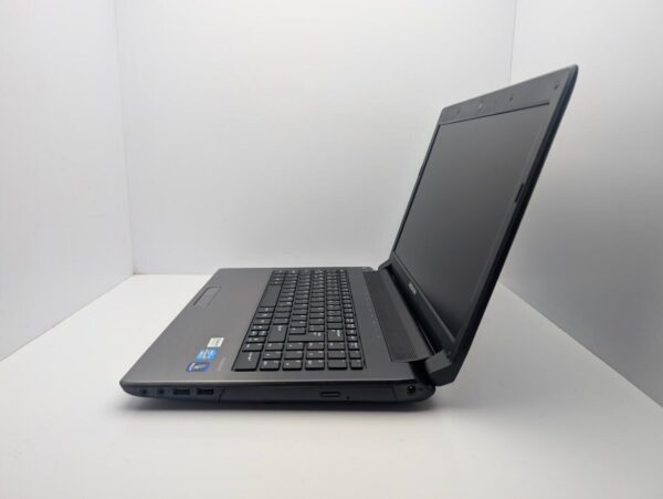 Ноутбук Medion Akoya E6228 / 15.6" (1366x768) TN / Intel Core i3-2350M (2 (4) ядра по 2.3 GHz) / 6 GB DDR3 / 120 GB SSD / Intel HD Graphics 3000 / WebCam - Зображення 6