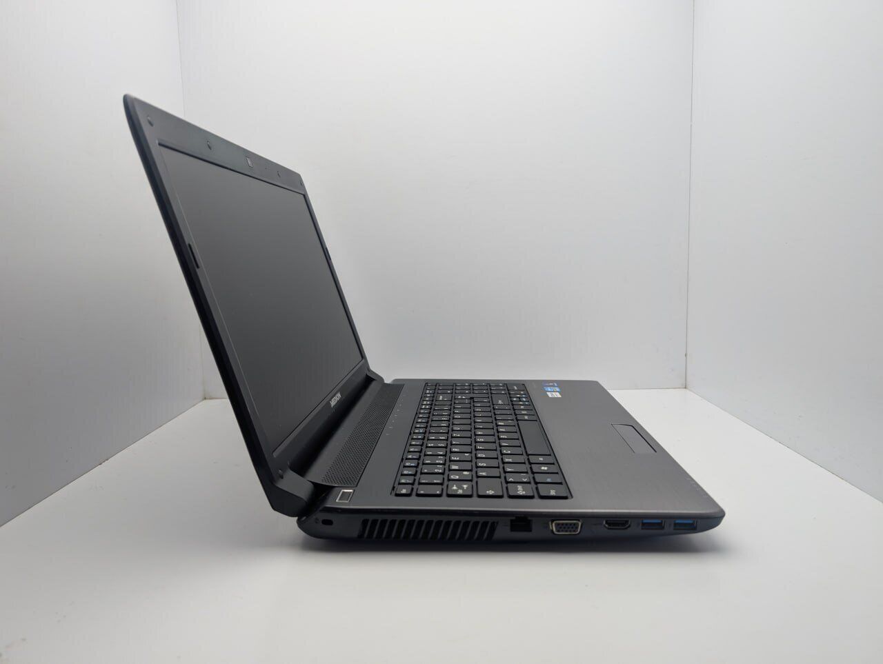 Ноутбук Medion Akoya E6228 / 15.6" (1366x768) TN / Intel Core i3-2350M (2 (4) ядра по 2.3 GHz) / 6 GB DDR3 / 120 GB SSD / Intel HD Graphics 3000 / WebCam - Зображення 5