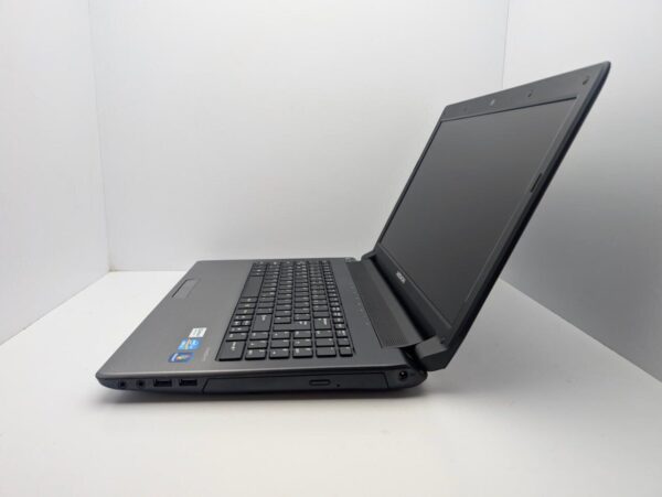 Ноутбук Medion Akoya E6228 / 15.6" (1366x768) TN / Intel Core i3-2350M (2 (4) ядра по 2.3 GHz) / 6 GB DDR3 / 128 GB SSD / Intel HD Graphics 3000 / WebCam - Зображення 6