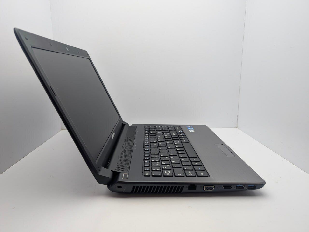 Ноутбук Medion Akoya E6228 / 15.6" (1366x768) TN / Intel Core i3-2350M (2 (4) ядра по 2.3 GHz) / 6 GB DDR3 / 128 GB SSD / Intel HD Graphics 3000 / WebCam - Зображення 5