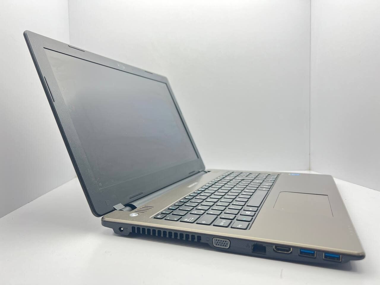 Ноутбук Medion Akoya E6241 / 15.6" (1366x768) TN / Intel Pentium 3550M (2 (2) ядра по 2.3 GHz) / 4 GB DDR3 / 1000 GB HDD / Intel HD Graphics 4000 - Зображення 2