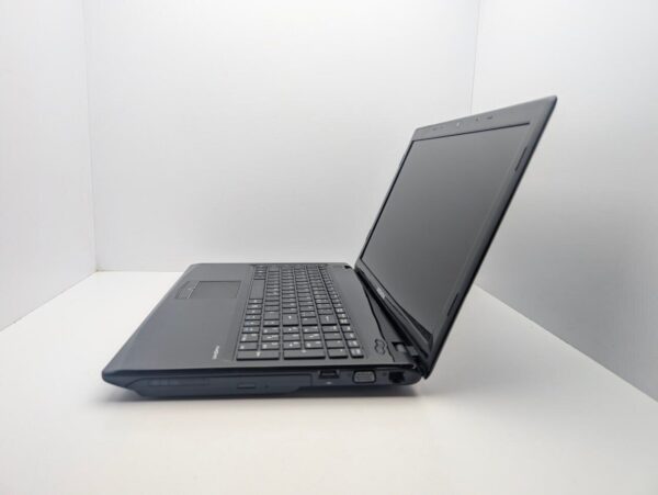 Ноутбук Medion Akoya E6315 / 15.6" (1366x768) TN / AMD E-450 (2 ядра по 1.65 GHz) / 6 GB DDR3 / 128 GB SSD / AMD Radeon HD 6320 / WebCam - Зображення 6