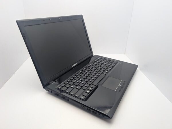 Ноутбук Medion Akoya E6315 / 15.6" (1366x768) TN / AMD E-450 (2 ядра по 1.65 GHz) / 6 GB DDR3 / 128 GB SSD / AMD Radeon HD 6320 / WebCam - Зображення 3