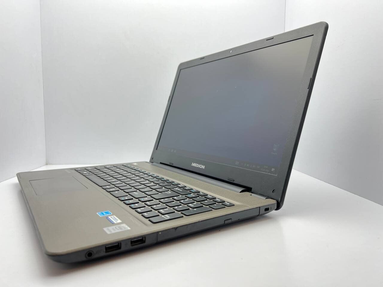 Ноутбук Medion Akoya E6422 / 15.6" (1366x768) TN / Intel Core i5-6200U (2 (4) ядра по 2.3 - 2.8 GHz) / 4 GB DDR3 / 120 GB SSD / Intel HD Graphics 520 / WebCam / HDMI - Зображення 4