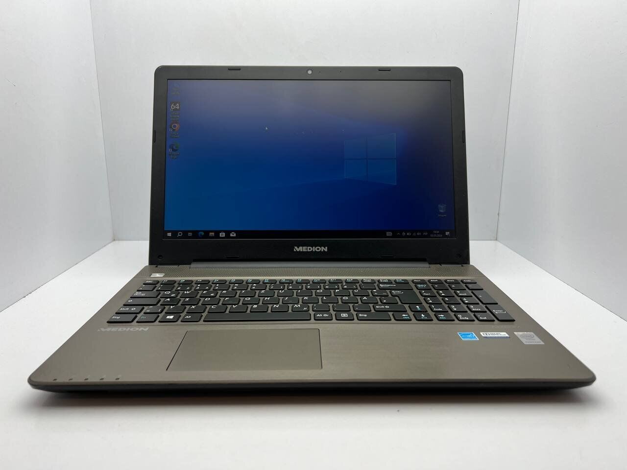 Ноутбук Medion Akoya E6422 / 15.6" (1366x768) TN / Intel Core i5-6200U (2 (4) ядра по 2.3 - 2.8 GHz) / 4 GB DDR3 / 120 GB SSD / Intel HD Graphics 520 / WebCam / HDMI - Зображення 2