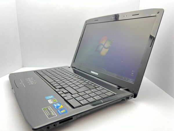 Ноутбук Medion Akoya E6622 / 15.6" (1366x768) TN / Intel Core i3-350M (2 (4) ядра по 2.26 GHz) / 4 GB DDR3 / 320 GB HDD / nVidia GeForce GT 310M, 512 MB DDR3, 64-bit / WebCam - Зображення 4