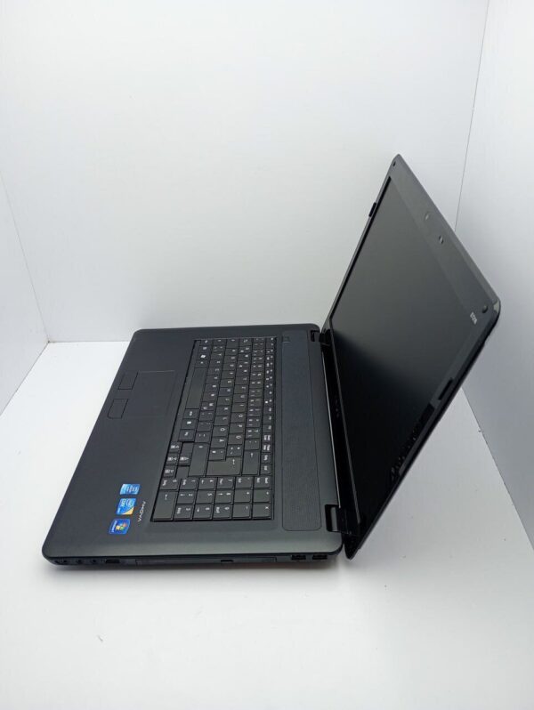 Ноутбук Medion Akoya E7216 / 17.3" (1600x900) TN / Intel Core i3-380M (2 (4) ядра по 2.53 GHz) / 6 GB DDR3 / 320 GB HDD / Intel HD Graphics / WebCam - Зображення 4