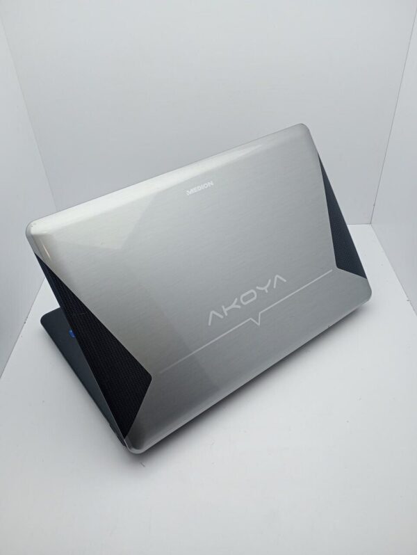 Ноутбук Medion Akoya E7216 / 17.3" (1600x900) TN / Intel Core i3-380M (2 (4) ядра по 2.53 GHz) / 6 GB DDR3 / 320 GB HDD / Intel HD Graphics / WebCam - Зображення 8