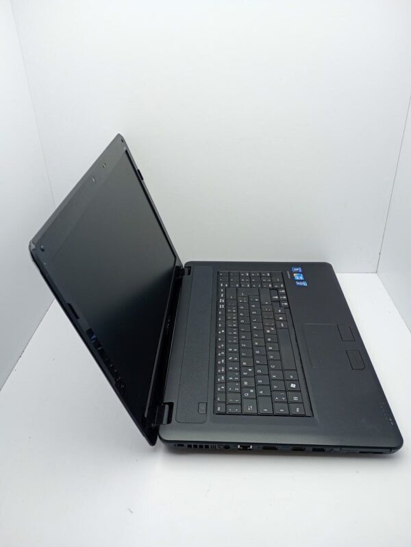 Ноутбук Medion Akoya E7216 / 17.3" (1600x900) TN / Intel Core i3-380M (2 (4) ядра по 2.53 GHz) / 6 GB DDR3 / 320 GB HDD / Intel HD Graphics / WebCam - Зображення 3