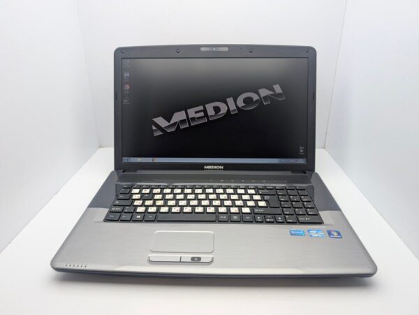 Ноутбук Medion Akoya E7220 / 17.3" (1600x900) TN / Intel Core i3-2310M (2 (4) ядра по 2.1 GHz) / 6 GB DDR3 / 750 GB HDD / Intel HD Graphics / WebCam - Зображення 2