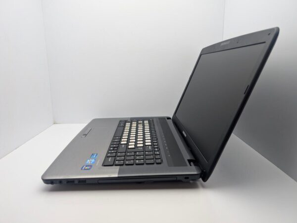 Ноутбук Medion Akoya E7220 / 17.3" (1600x900) TN / Intel Core i3-2310M (2 (4) ядра по 2.1 GHz) / 6 GB DDR3 / 750 GB HDD / Intel HD Graphics / WebCam - Зображення 6