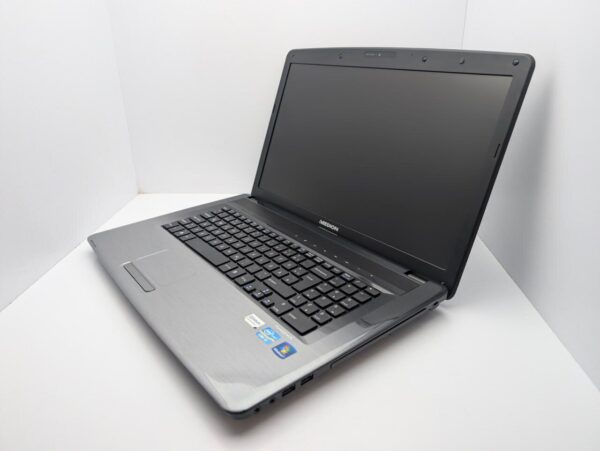 Ноутбук Medion Akoya E7222 / 17.3" (1600x900) TN / Intel Core i3-2350M (2 (4) ядра по 2.3 GHz) / 6 GB DDR3 / 240 GB SSD / Intel HD Graphics 3000 / WebCam / АКБ не тримає - Зображення 4