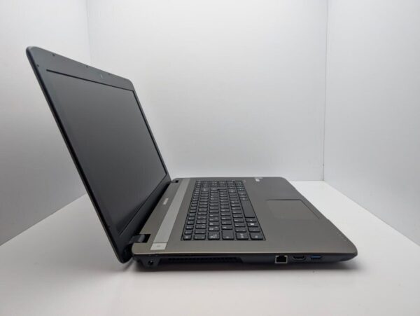Ноутбук Medion Akoya E7225 / 17.3" (1600x900) TN / Intel Celeron N2940 (4 ядра по 1.83 - 2.25 GHz) / 6 GB DDR3 / 128 GB SSD / Intel HD Graphics / WebCam - Зображення 5