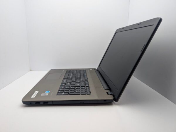 Ноутбук Medion Akoya E7416 / 17.3" (1600x900) TN / Intel Core i5-5200U (2 (4) ядра по 2.2 - 2.7 GHz) / 8 GB DDR3 / 128 GB SSD / Intel HD Graphics 5500 / WebCam / АКБ не держит - Зображення 6