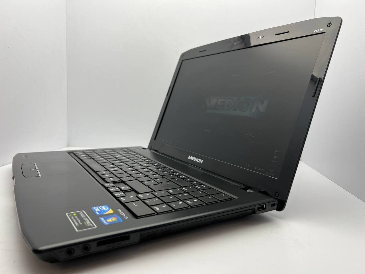 Ноутбук Medion Akoya P6630 / 15.6" (1366x768) TN / Intel Core i3-390M (2 (4) ядра по 2.66 GHz) / 4 GB DDR3 / 640 GB HDD / nVidia GeForce GT 540M, 1 GB GDDR3, 128-bit / WebCam - Зображення 4