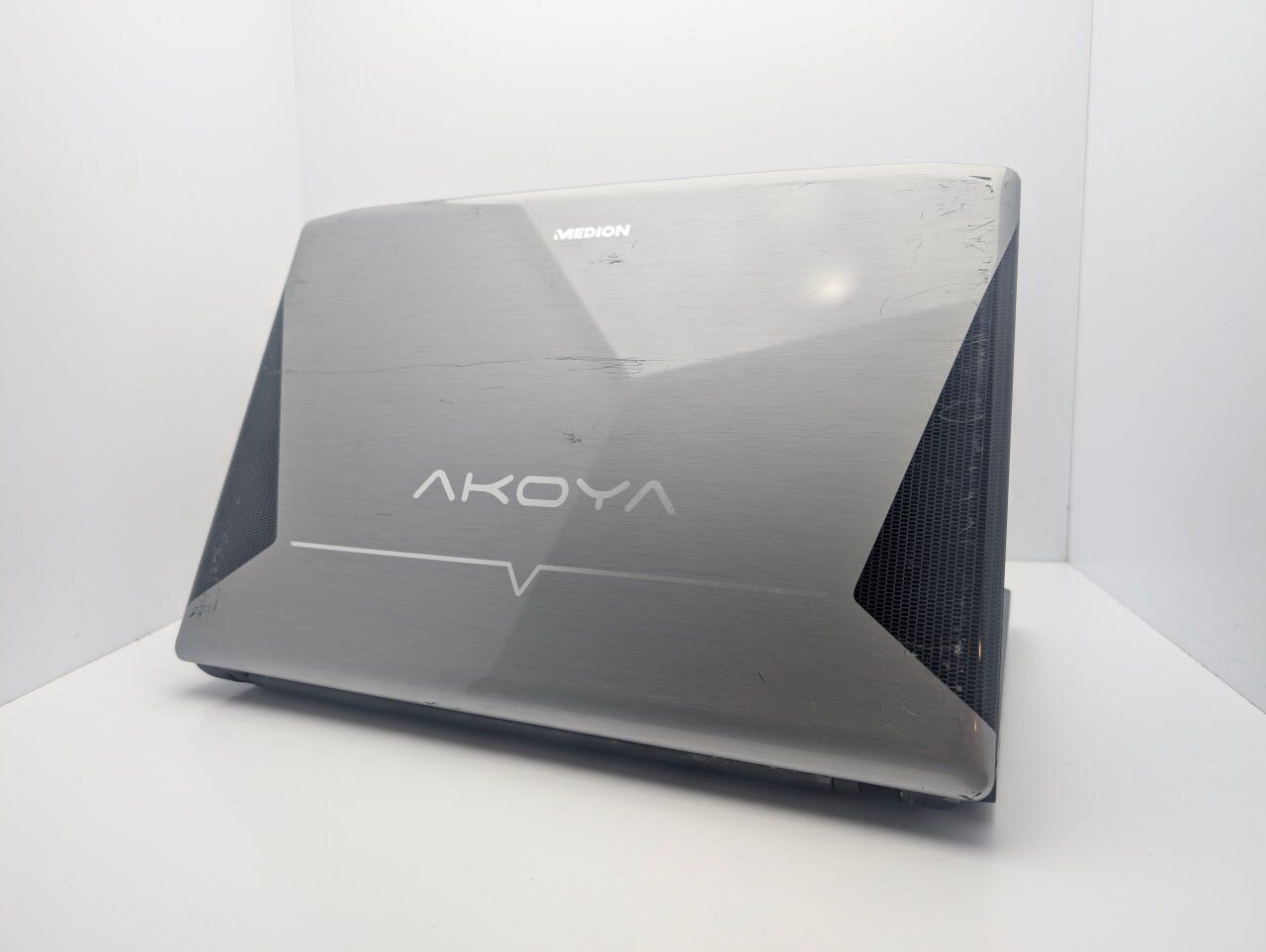 Ноутбук Medion Akoya P6630 / 15.6" (1366x768) TN / Intel Core i3-390M (2 (4) ядра по 2.66 GHz) / 6 GB DDR3 / 640 GB HDD / nVidia GeForce GT 540M, 1 GB GDDR3, 128-bit / WebCam - Зображення 8