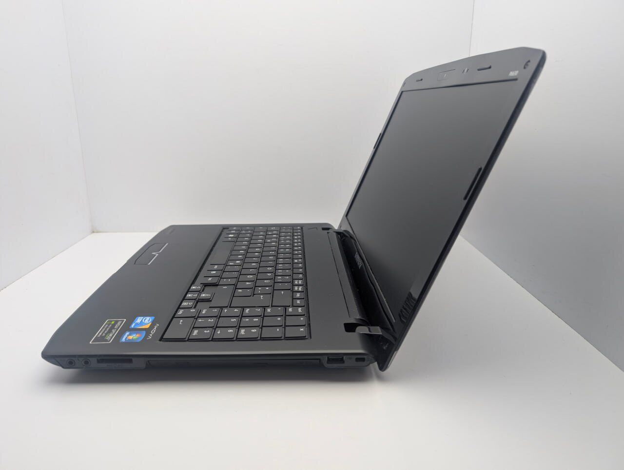 Ноутбук Medion Akoya P6630 / 15.6" (1366x768) TN / Intel Core i3-390M (2 (4) ядра по 2.66 GHz) / 6 GB DDR3 / 640 GB HDD / nVidia GeForce GT 540M, 1 GB GDDR3, 128-bit / WebCam - Зображення 6