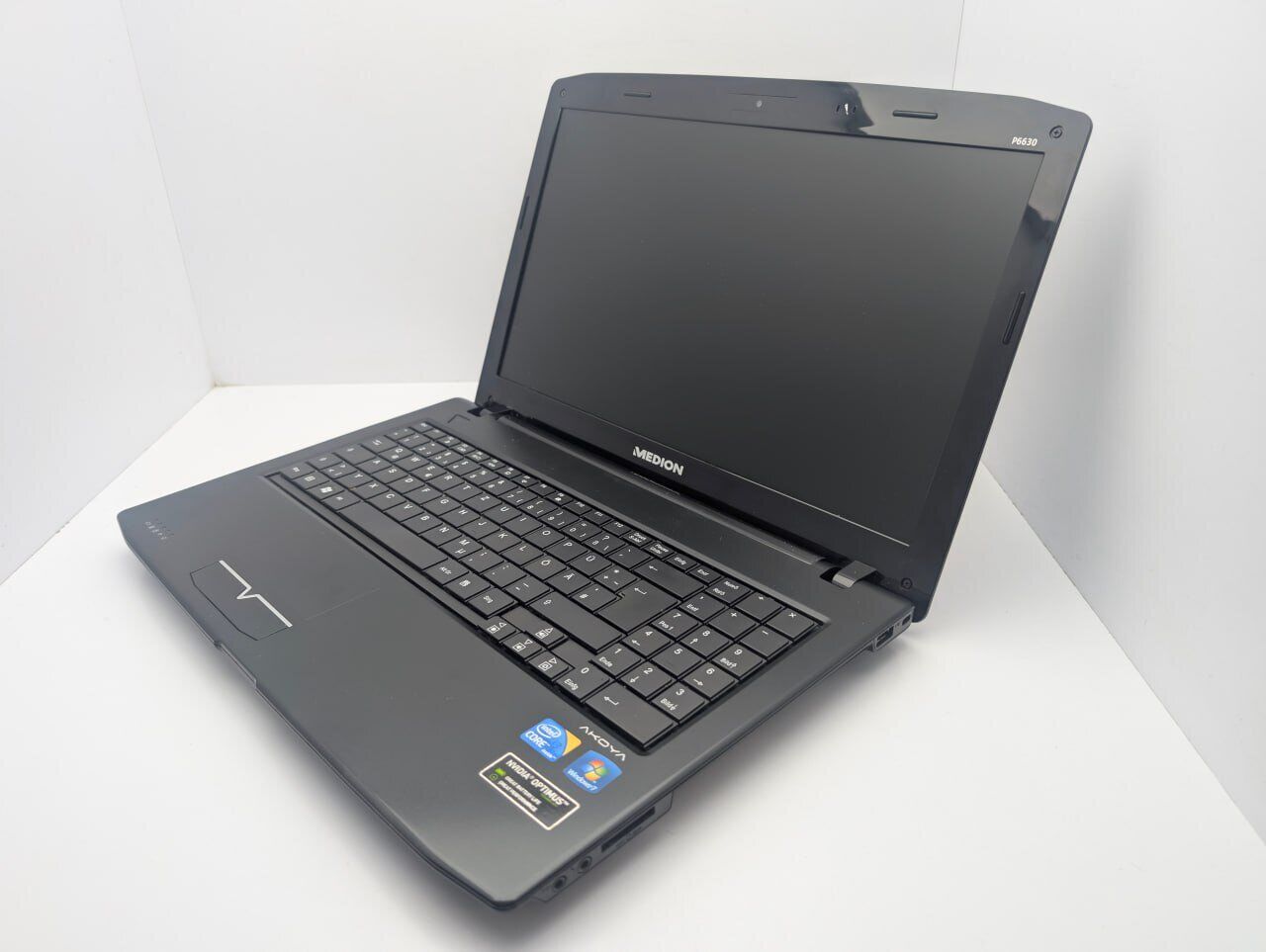 Ноутбук Medion Akoya P6630 / 15.6" (1366x768) TN / Intel Core i3-390M (2 (4) ядра по 2.66 GHz) / 6 GB DDR3 / 640 GB HDD / nVidia GeForce GT 540M, 1 GB GDDR3, 128-bit / WebCam - Зображення 4