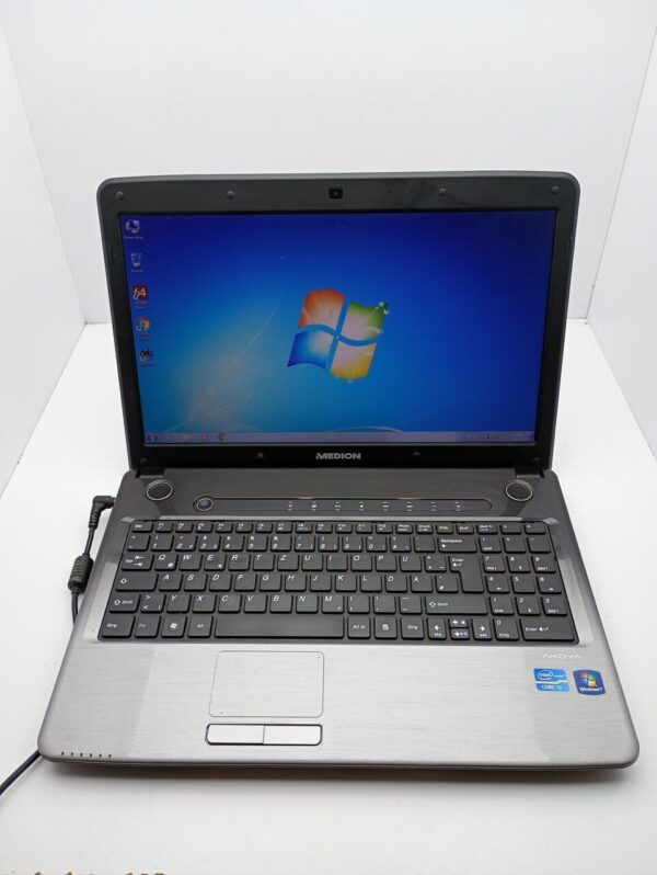 Ноутбук Medion Akoya P6634 / 15.6" (1366x768) TN / Intel Core i3-2350M (2 (4) ядра по 2.3 GHz) / 6 GB DDR3 / 500 GB HDD / Intel HD Graphics 3000 / WebCam / АКБ не тримає - Зображення 7