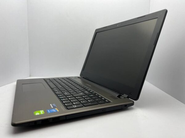 Ноутбук Medion Akoya P6647 / 15.6" (1366x768) TN / Intel Core i3-4100M (2 (4) ядра по 2.5 GHz) / 4 GB DDR3 / 500 GB HDD / nVidia GeForce 825M, 1 GB DDR3, 64-bit / WebCam / Батарея не тримає - Зображення 4