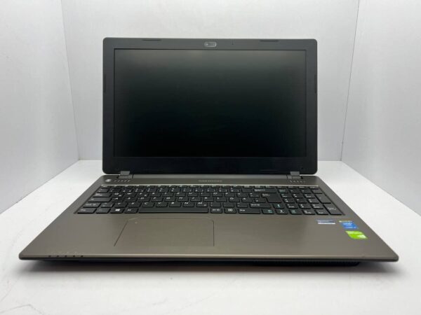 Ноутбук Medion Akoya P6647 / 15.6" (1366x768) TN / Intel Core i3-4100M (2 (4) ядра по 2.5 GHz) / 4 GB DDR3 / 500 GB HDD / nVidia GeForce 825M, 1 GB DDR3, 64-bit / WebCam / Батарея не тримає - Зображення 2