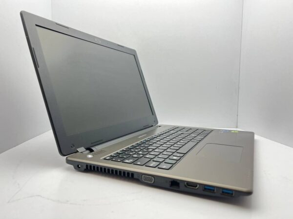 Ноутбук Medion Akoya P6647 / 15.6" (1366x768) TN / Intel Core i3-4100M (2 (4) ядра по 2.5 GHz) / 4 GB DDR3 / 500 GB HDD / nVidia GeForce 825M, 1 GB DDR3, 64-bit / WebCam / Батарея не тримає - Зображення 3