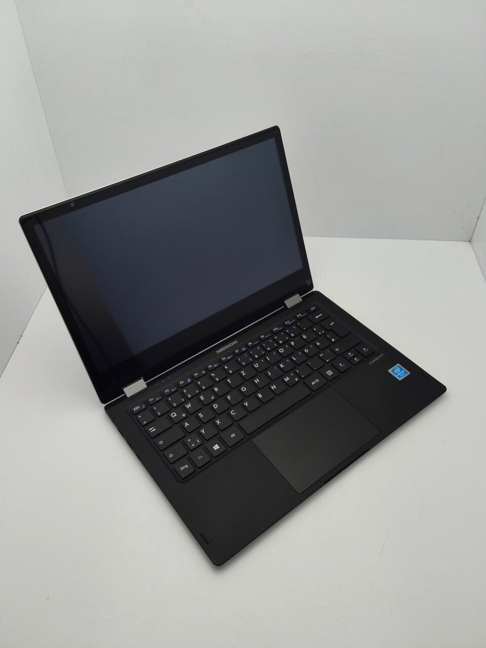Ноутбук Medion E3222 / 13.3" (1366x768) TN / Intel Pentium Silver N5030 (4 ядра по 1.1 - 3.1 GHz) / 4 GB DDR3 / 120 GB SSD / Intel UHD Graphics 605 / WebCam / HDMI - Зображення 3